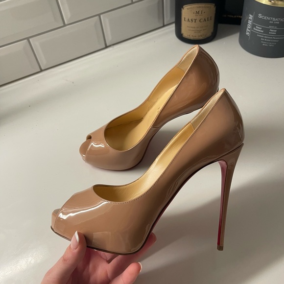 Christian Louboutin Shoes - Christian louboutin nude heels